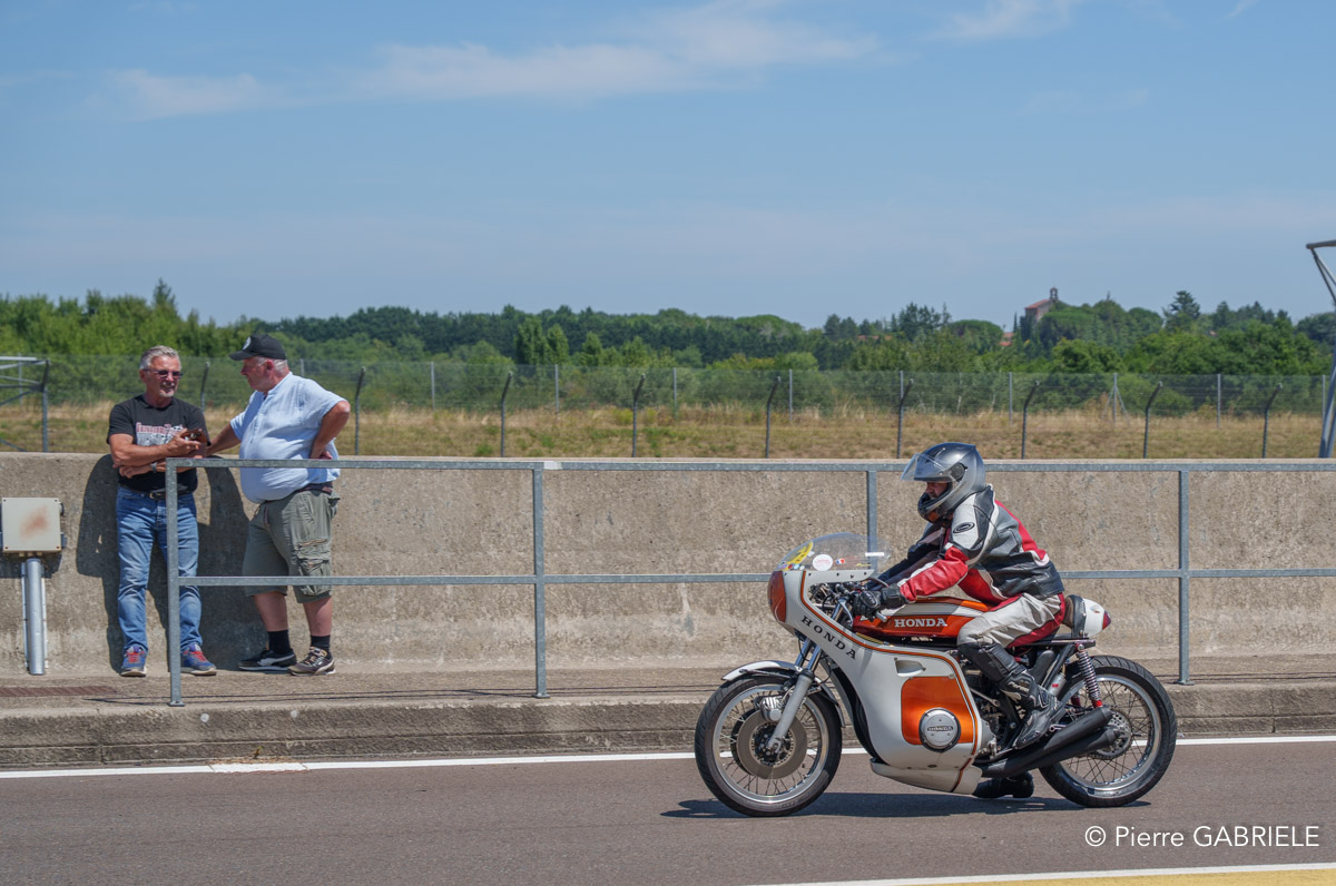 stands-a7c2_00431.jpg