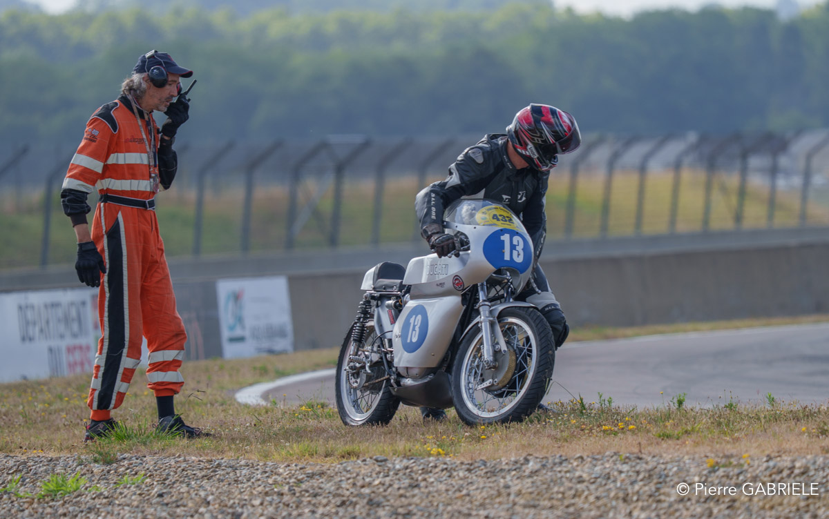 commissaire-a74n_04237.jpg
