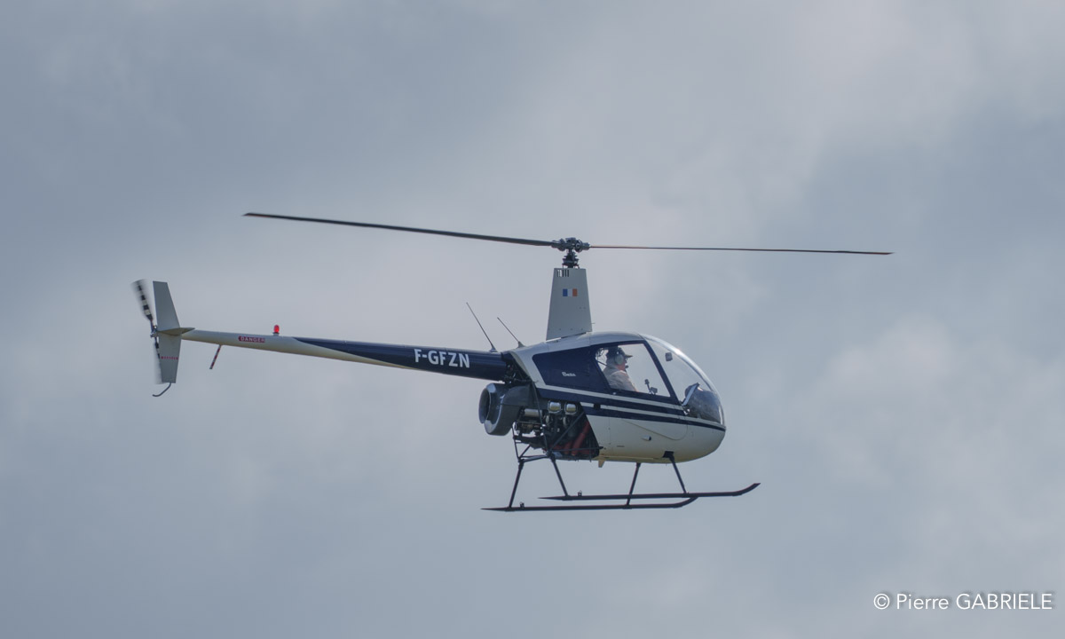 robinson-r22-a74n_04158.jpg
