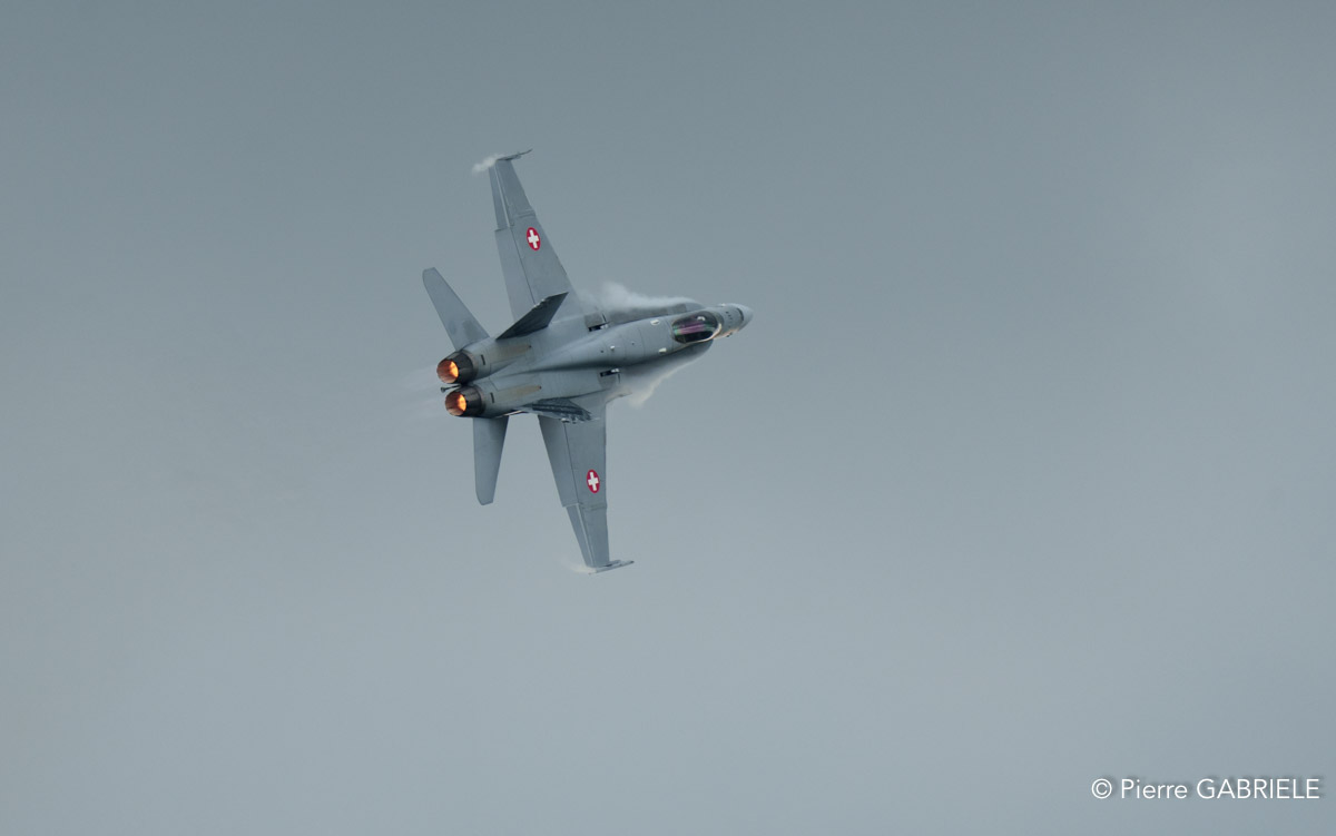f18-a74_03639