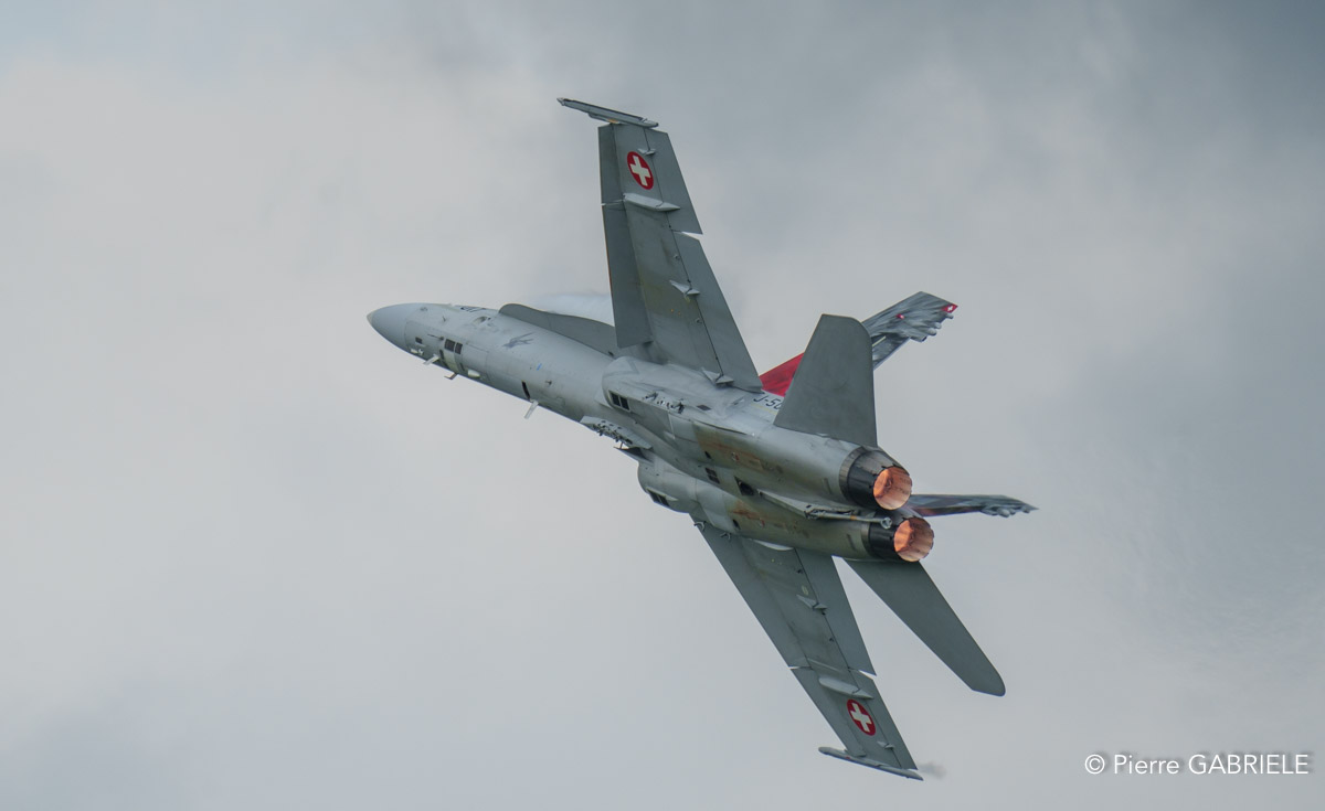 f18-a74_03643