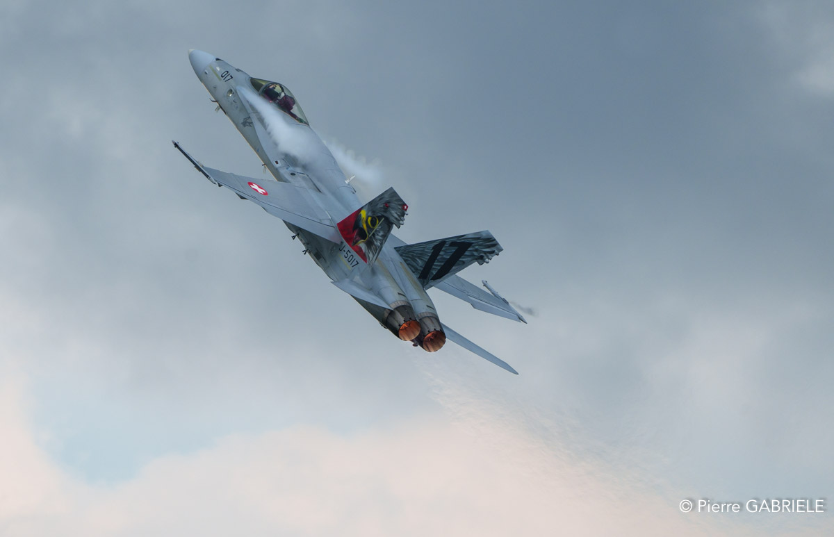 f18-a74_03644