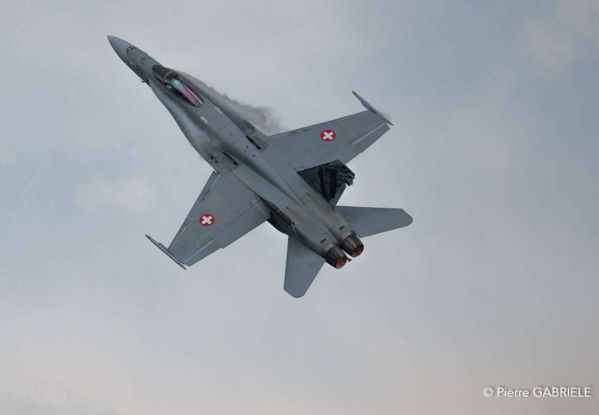 f18-a74_03645