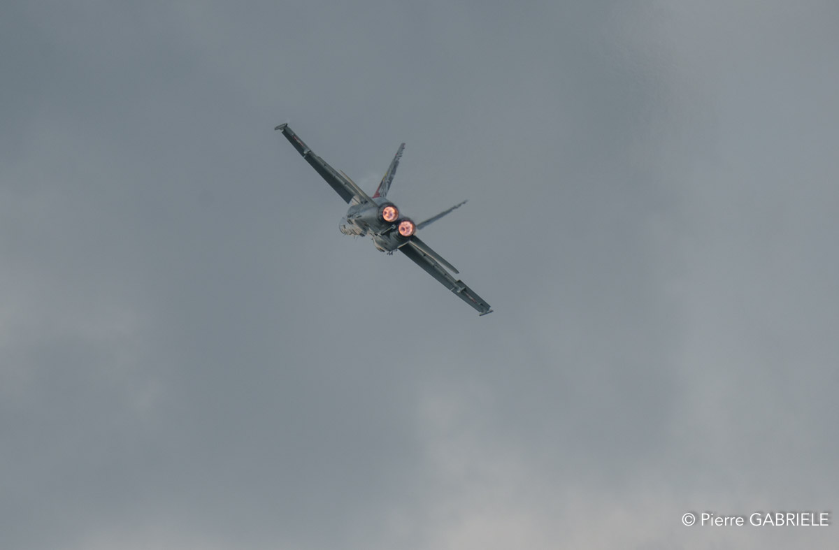 f18-a74_03648