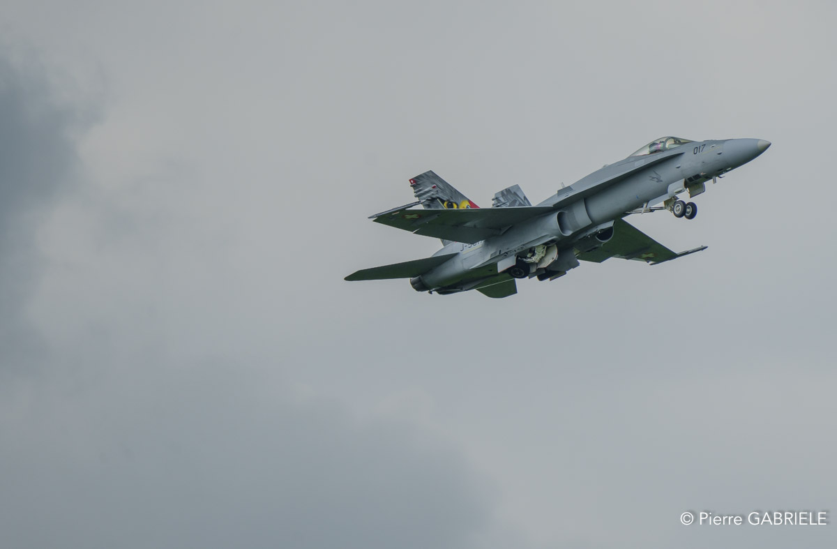 f18-a74_03650