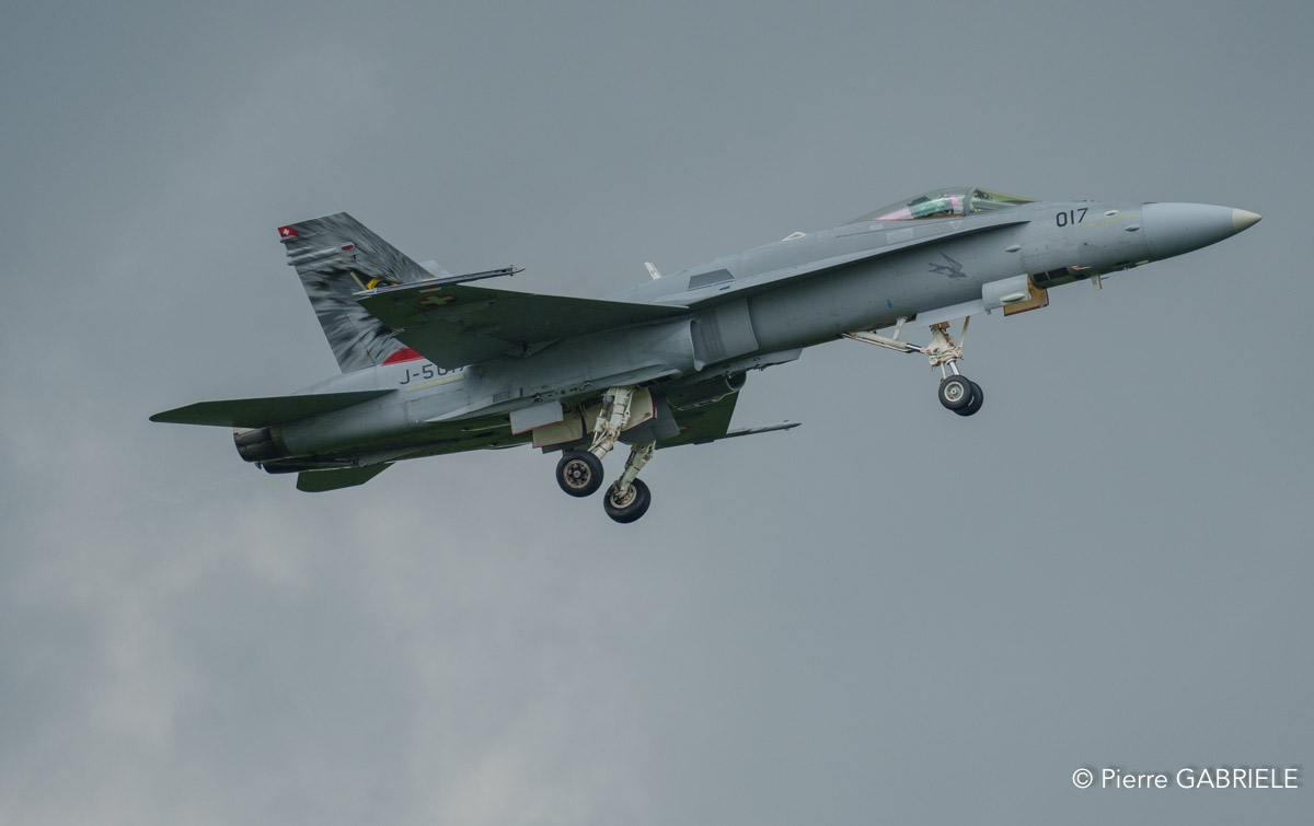 f18-a74_03652