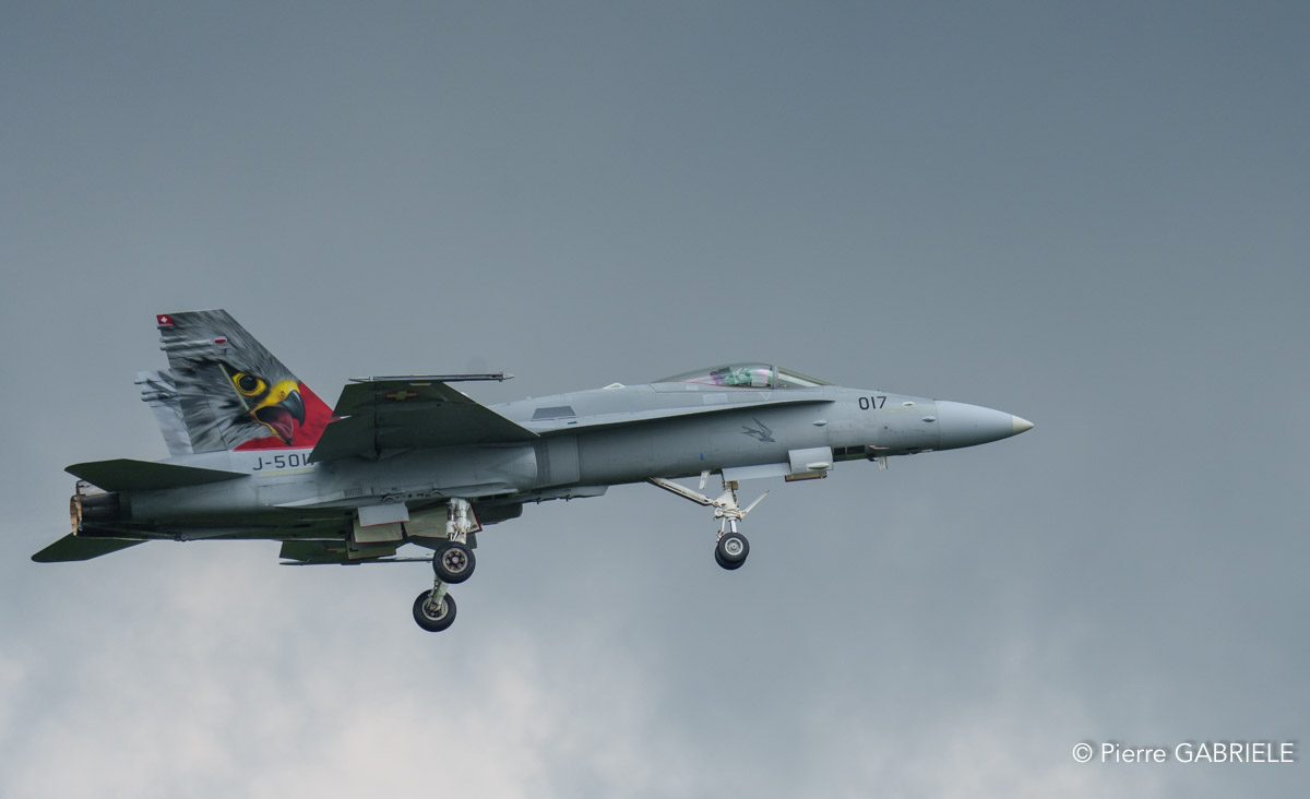 f18-a74_03653