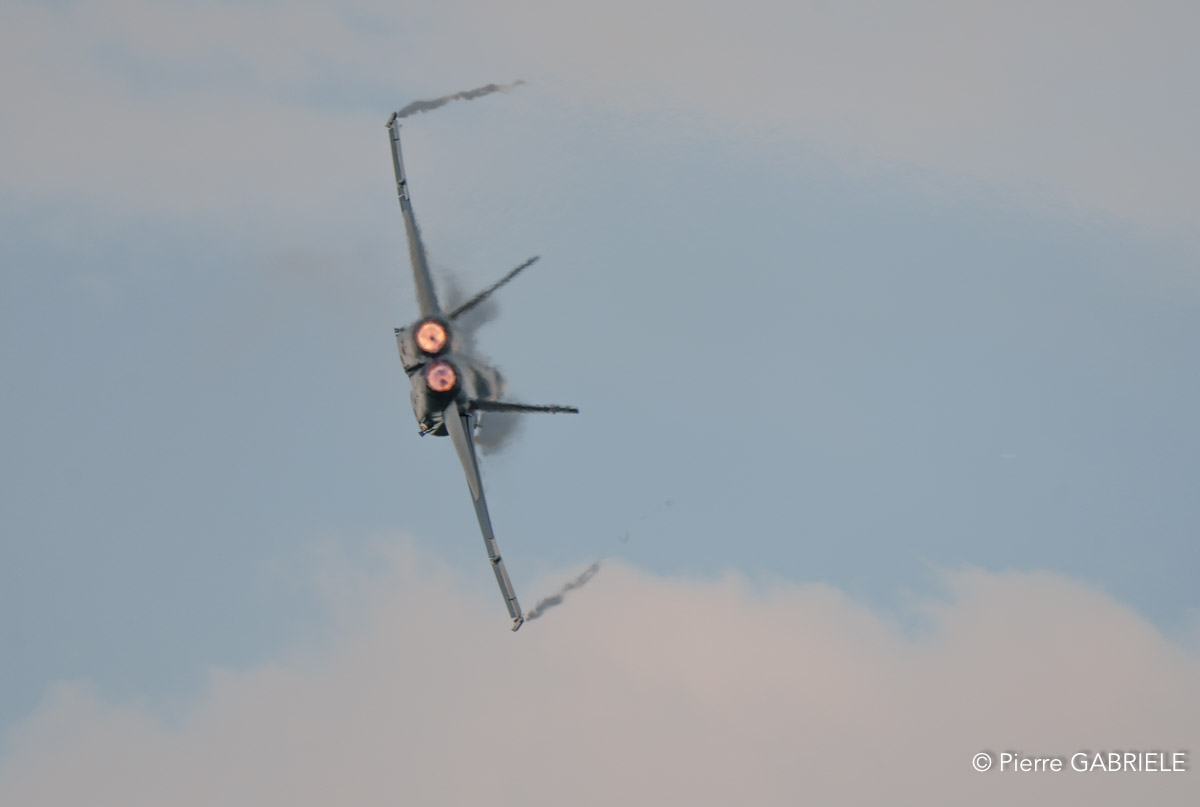 f18-a74_03659