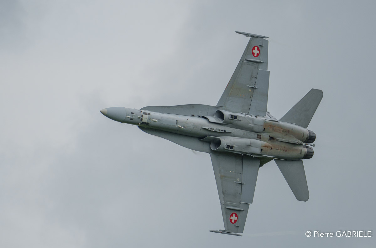 f18-a74_03660