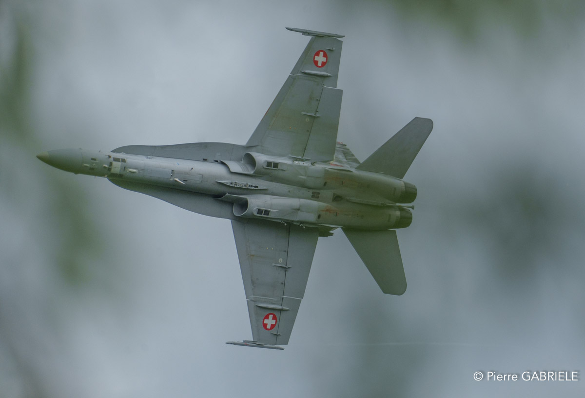 f18-a74_03661