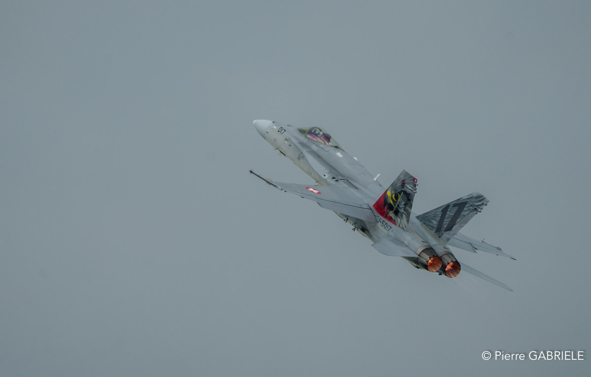 f18-a74_03663