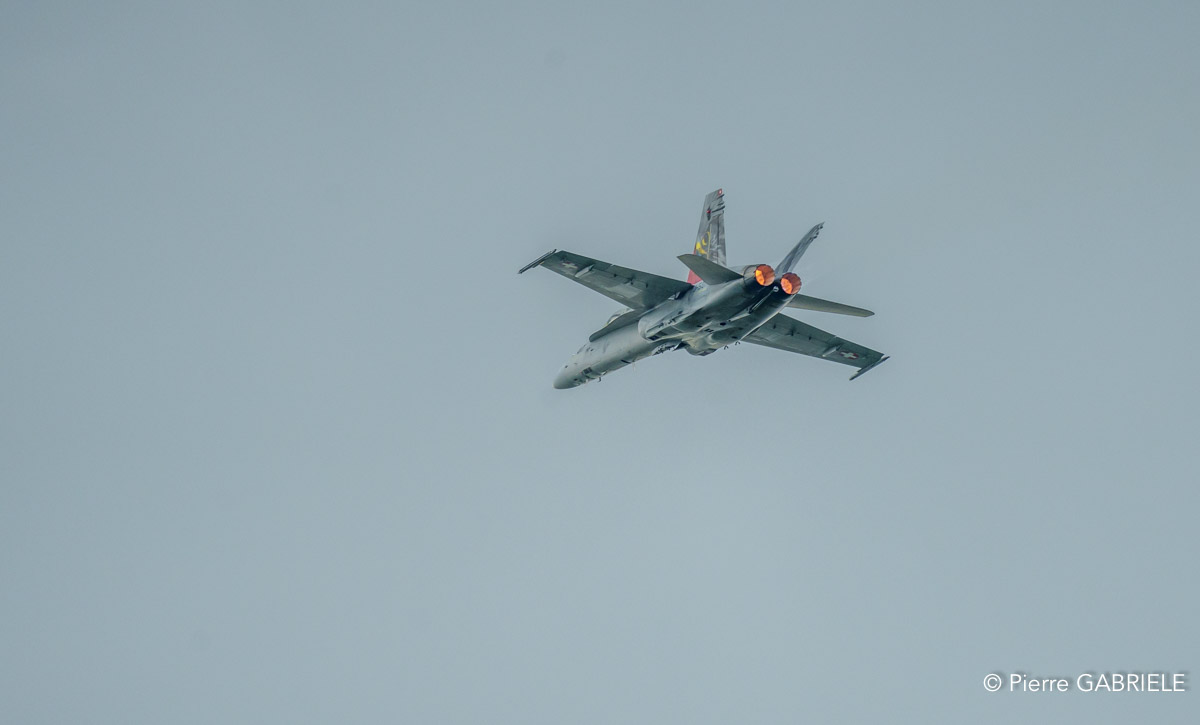 f18-a74_03665