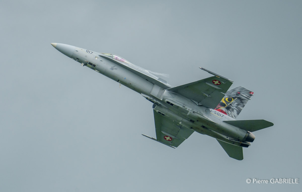 f18-a74_03670