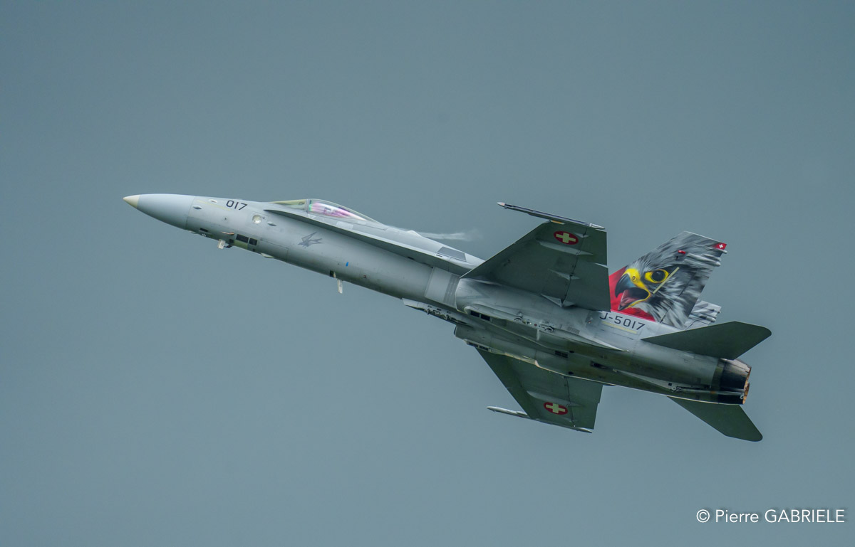 f18-a74_03671