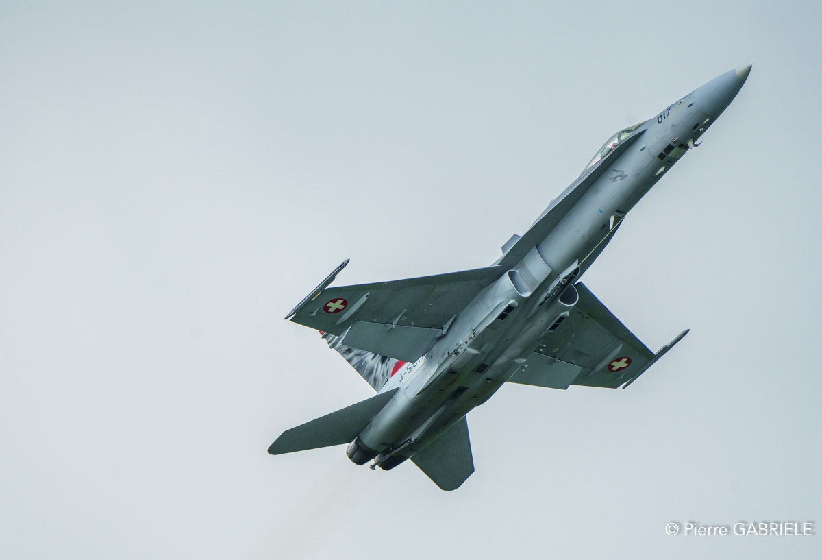 f18-a74_03676