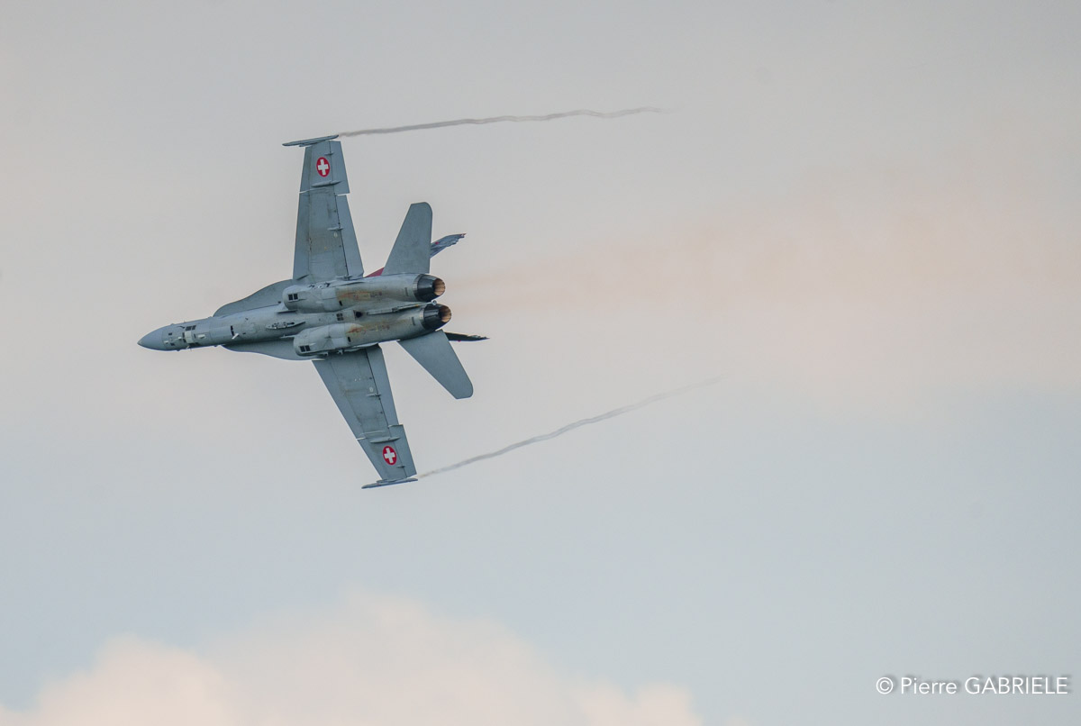 f18-a74_03679