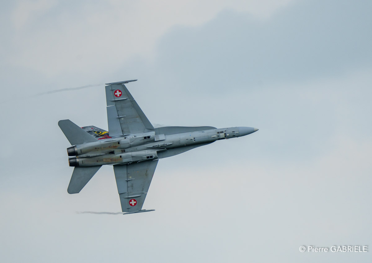 f18-a74_03682