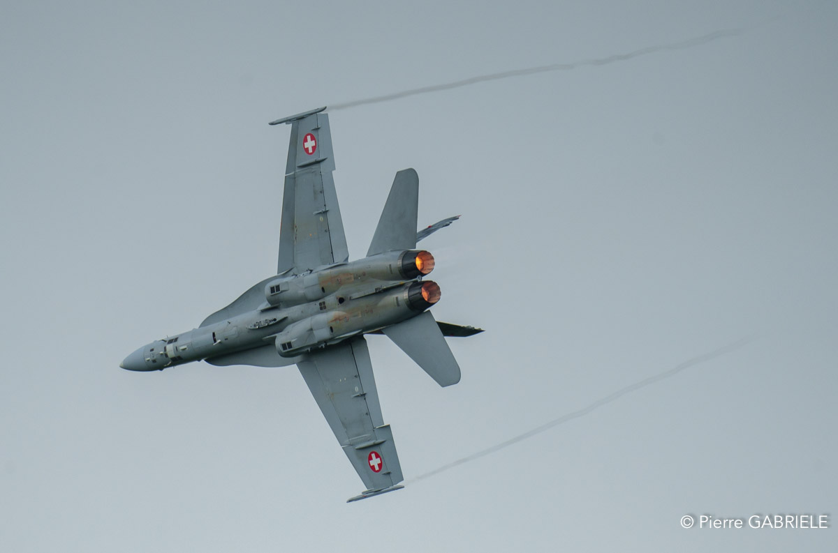 f18-a74_03685
