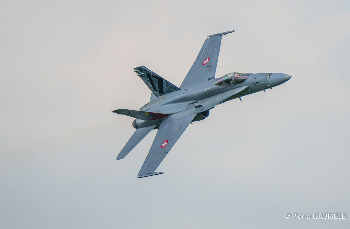 f18-a74_03689