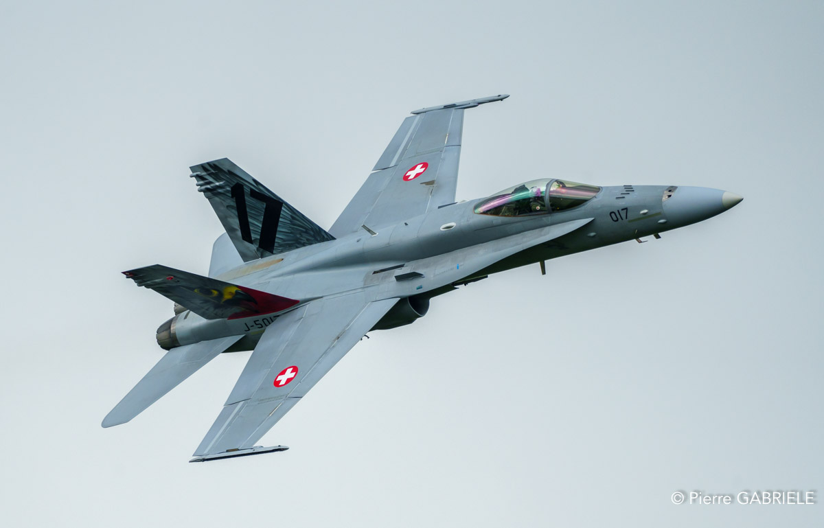 f18-a74_03690