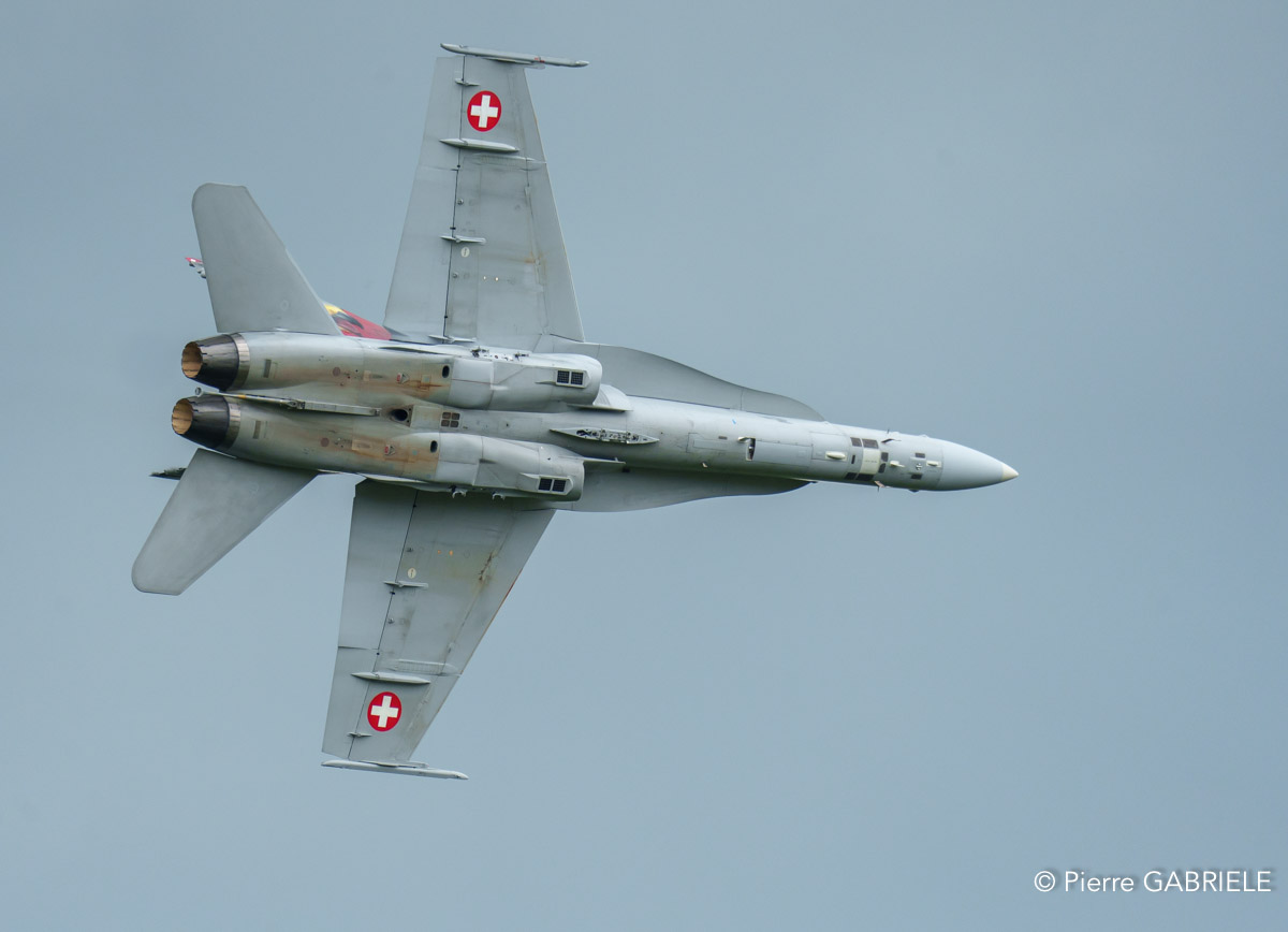 f18-a74_03691