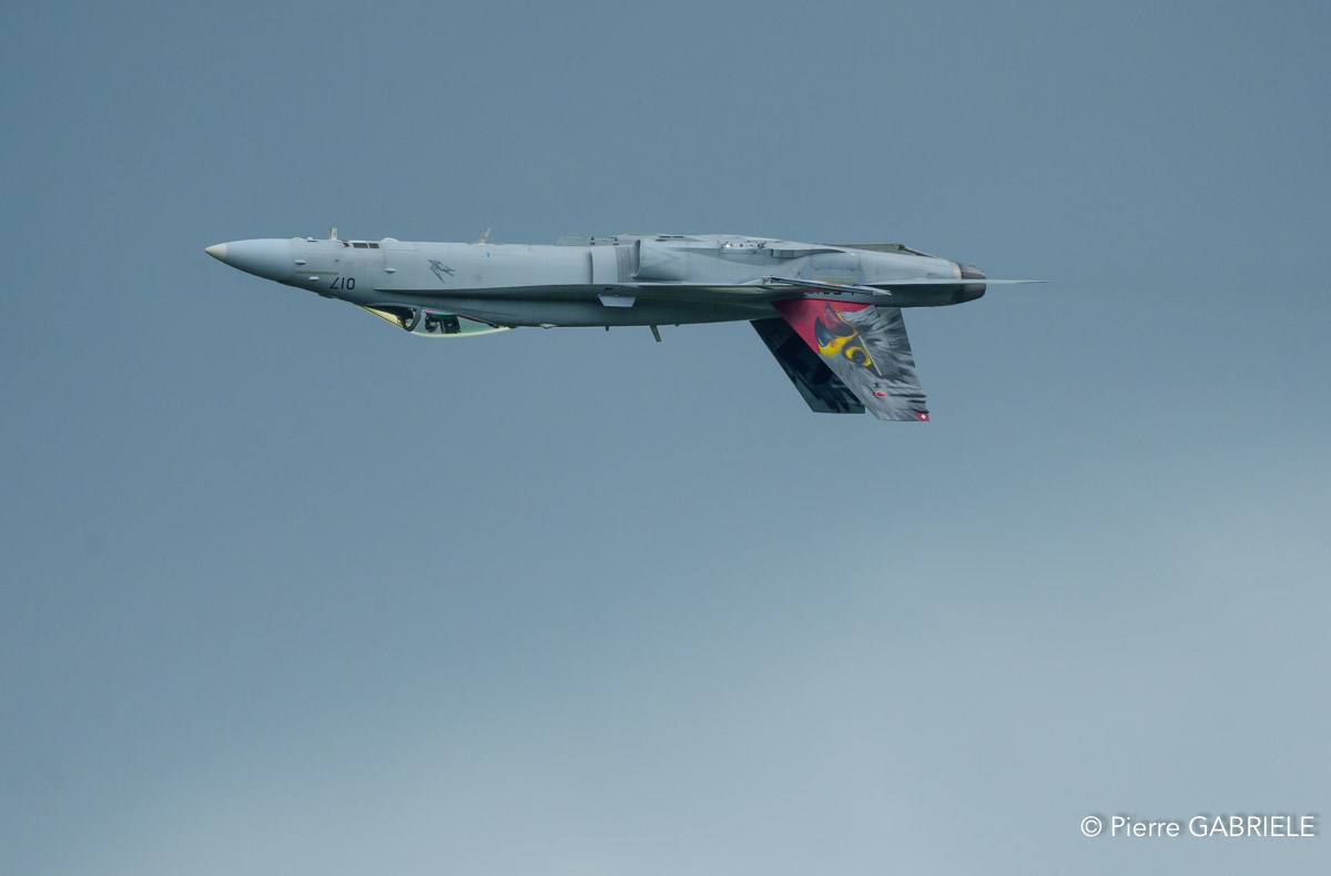 f18-a74_03694