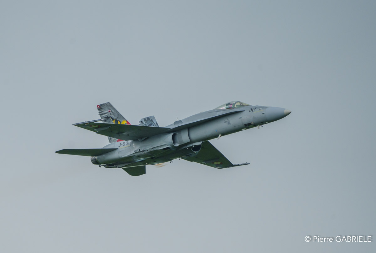 f18-a74_03698