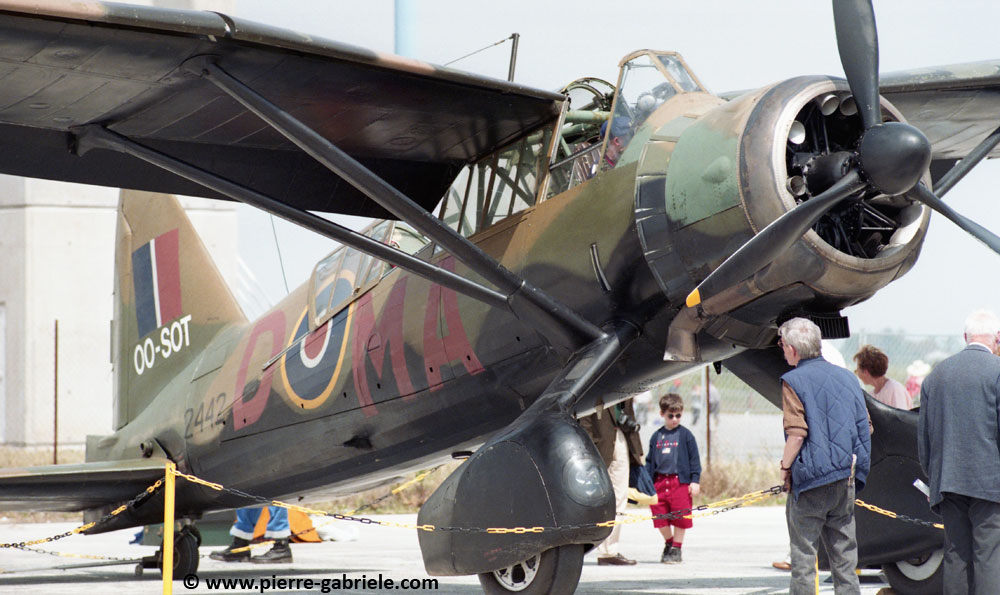 lysander_n571.jpg