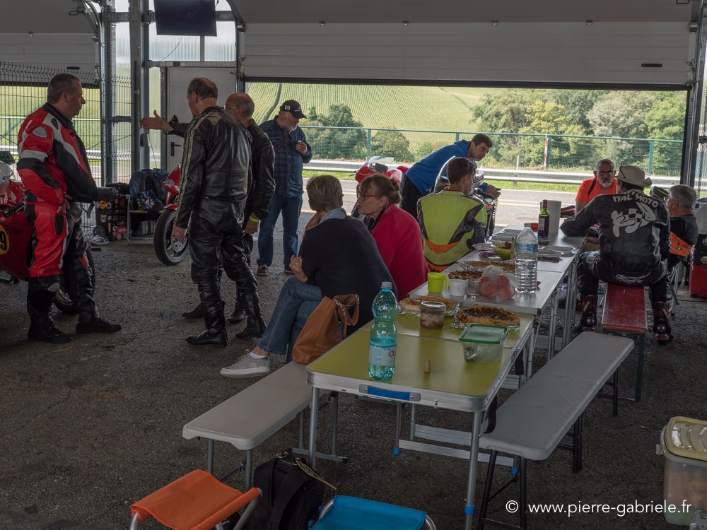 stands-samedi-gx8_0090.jpg
