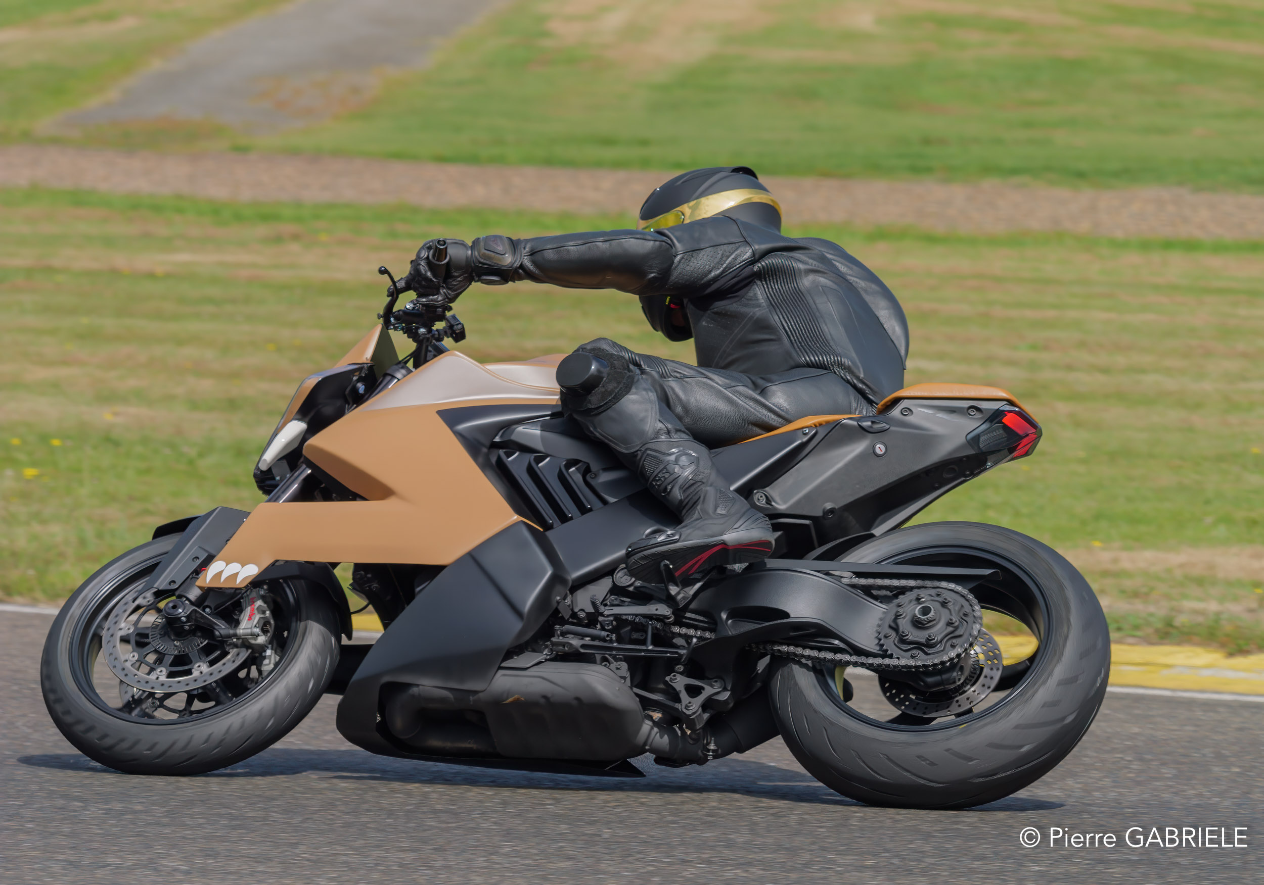 demo-pro-gh6_6219-topaz.jpg