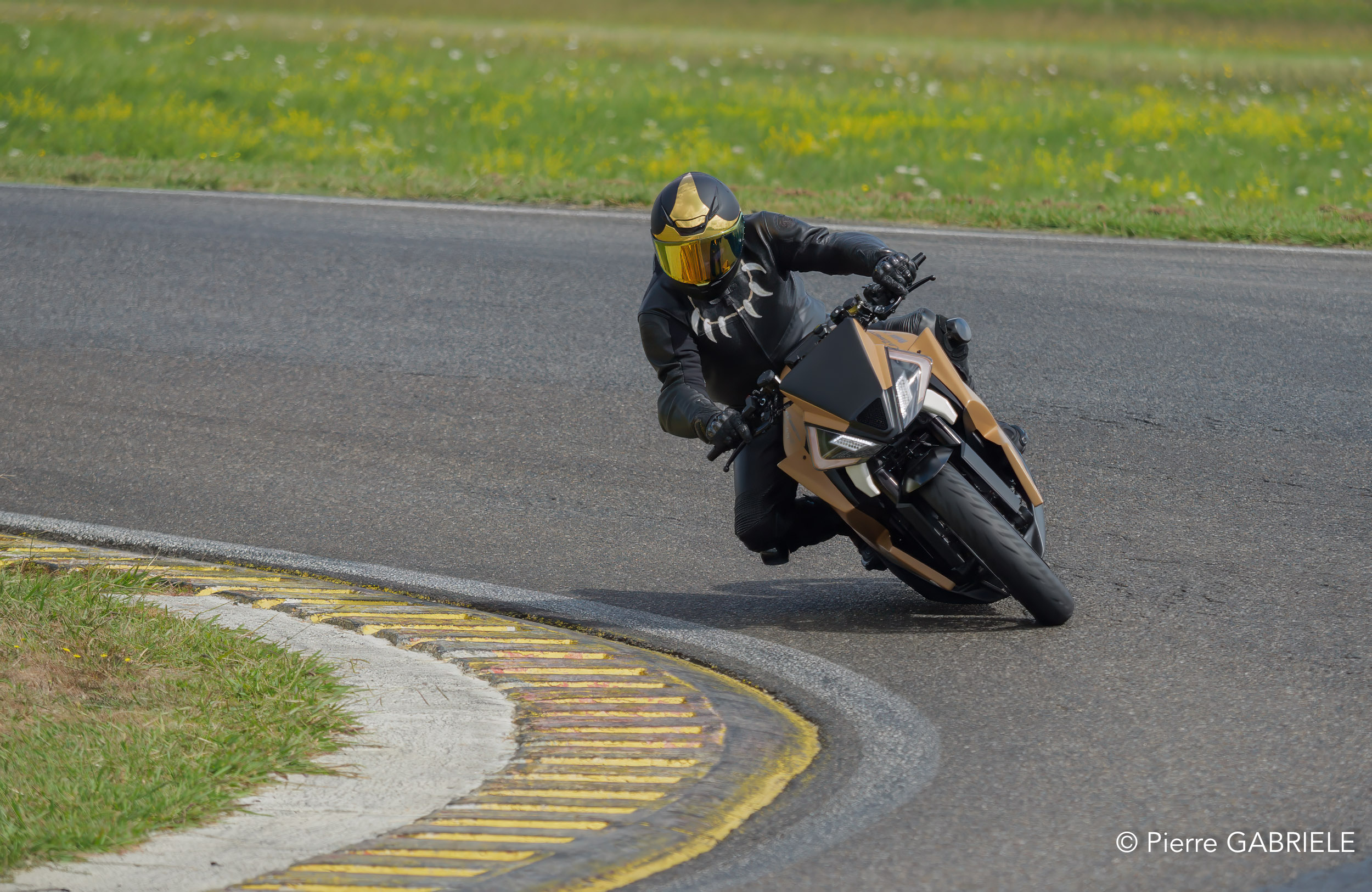 demo-pro-gh6_6256-topaz.jpg