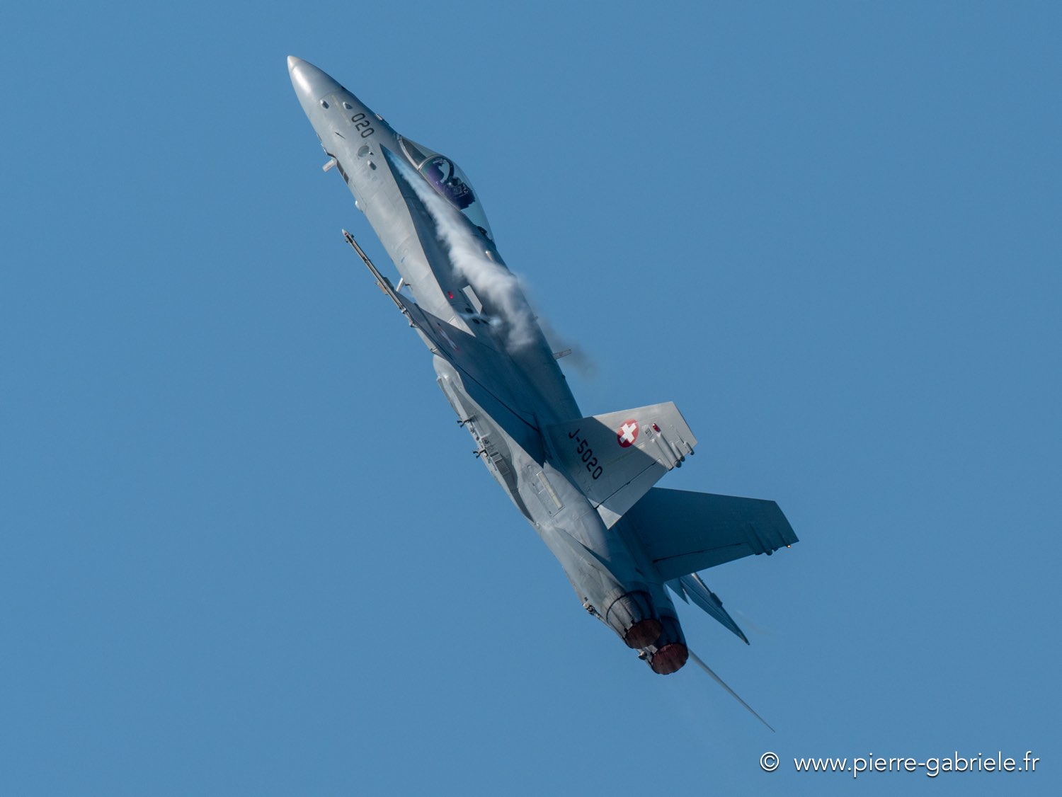 f18-g92_2343.jpg