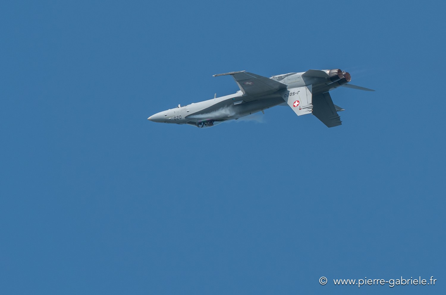 f18-g92_2361.jpg