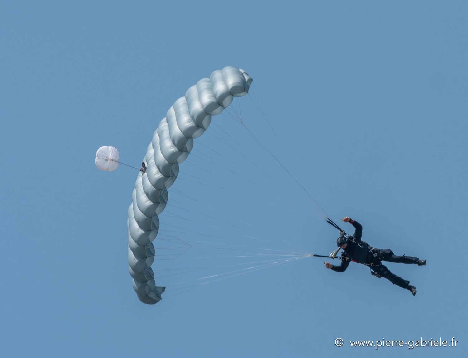 para-gign-g92_1930.jpg