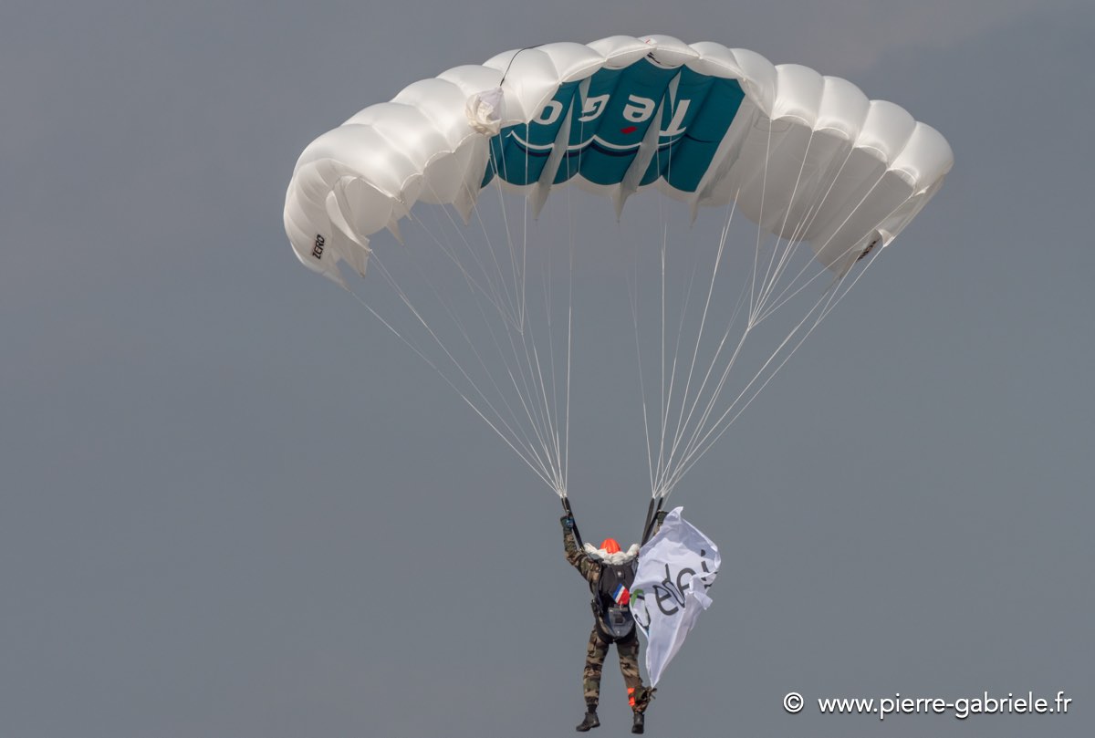 paras-g92_8262.jpg