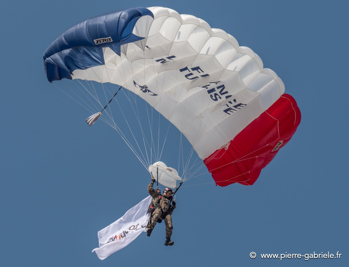 paras-g92_8270.jpg