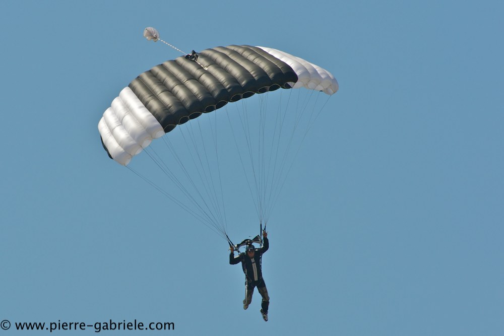 paras_2727.jpg