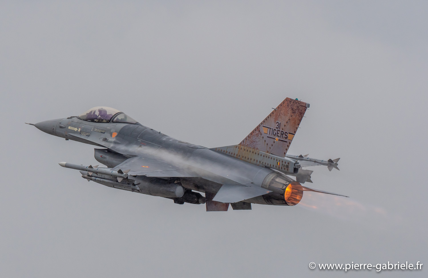 f16-g93_0384.jpg
