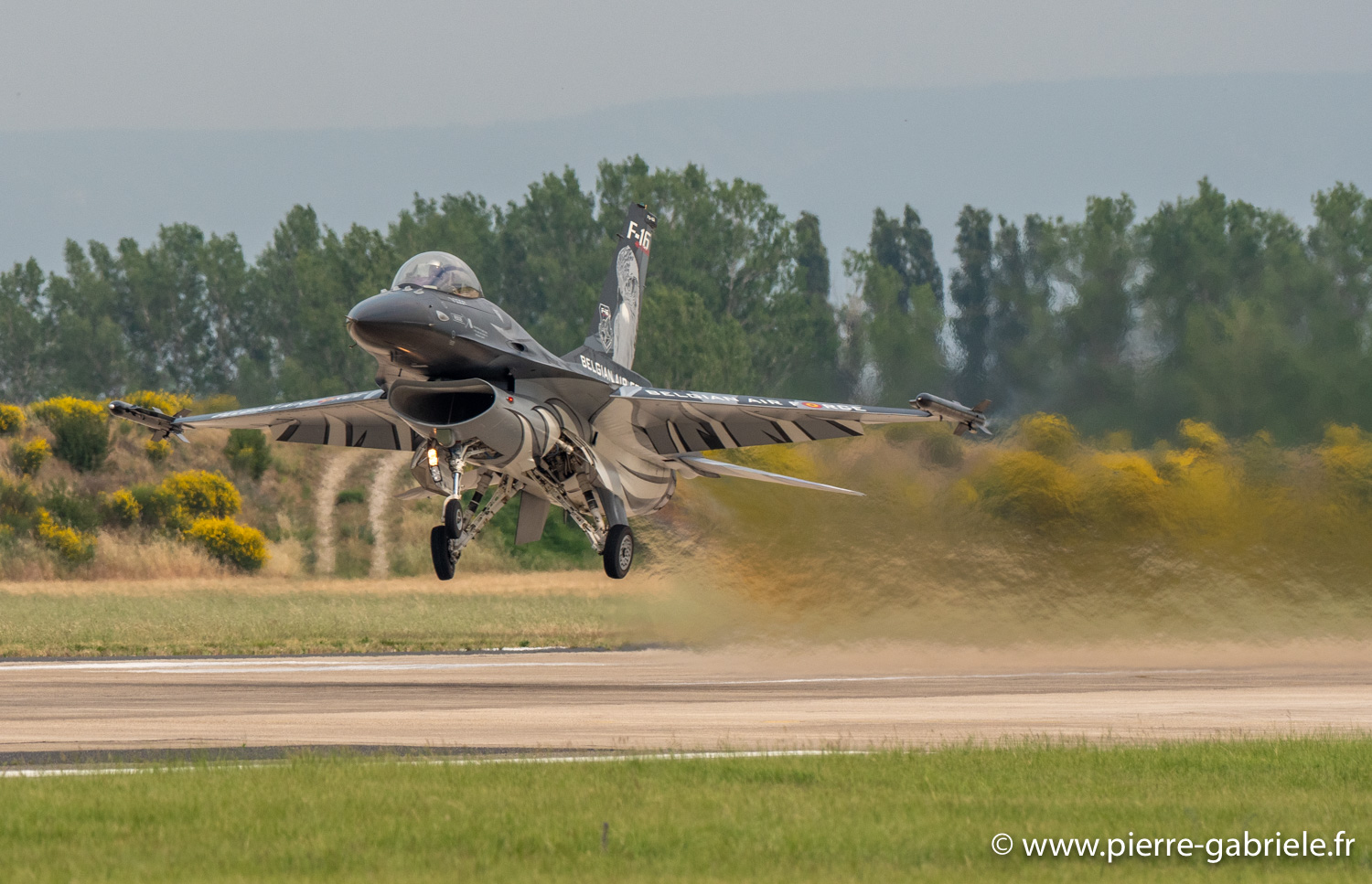 f16-g93_1028.jpg