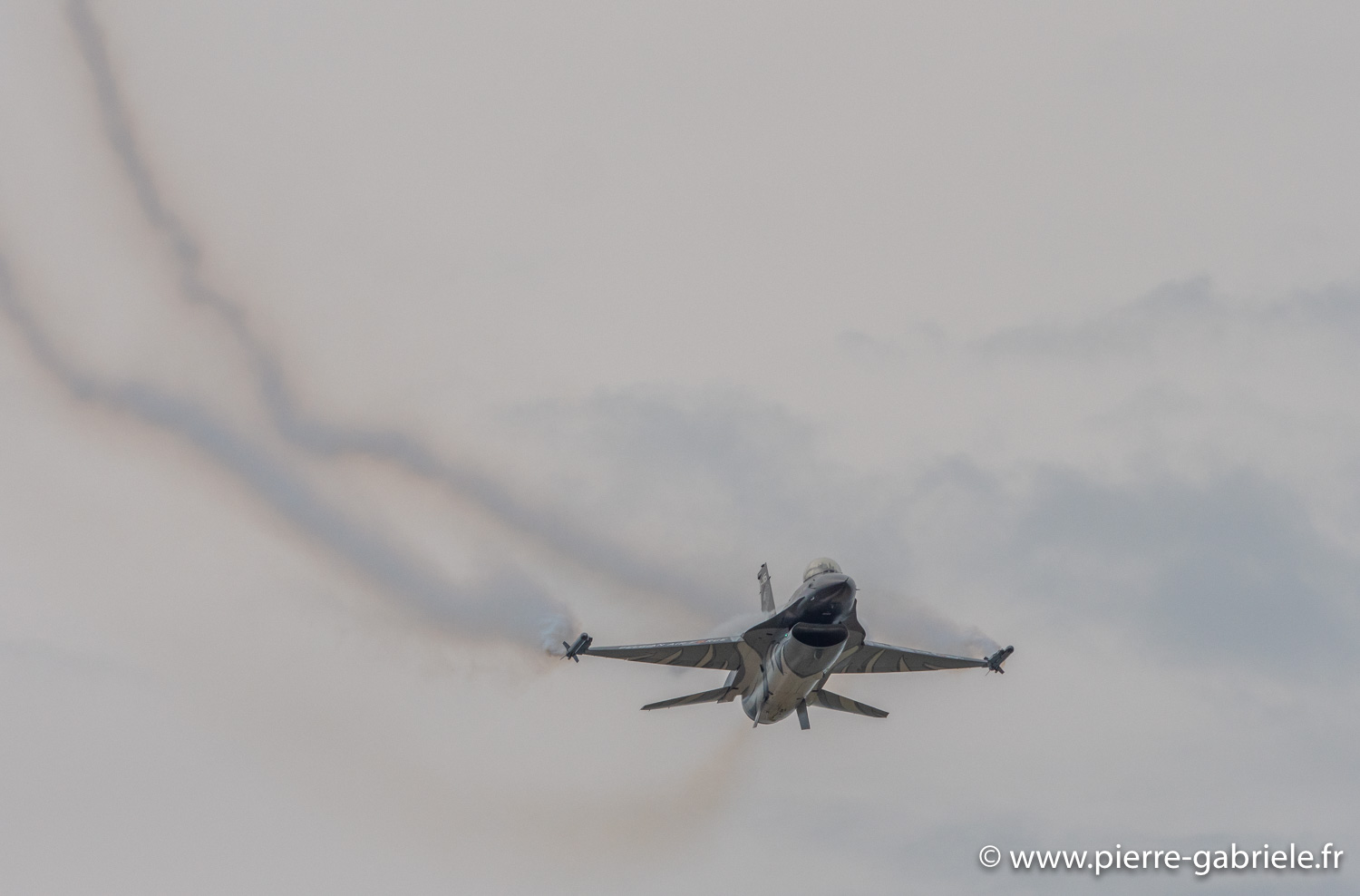 f16-g93_1037.jpg