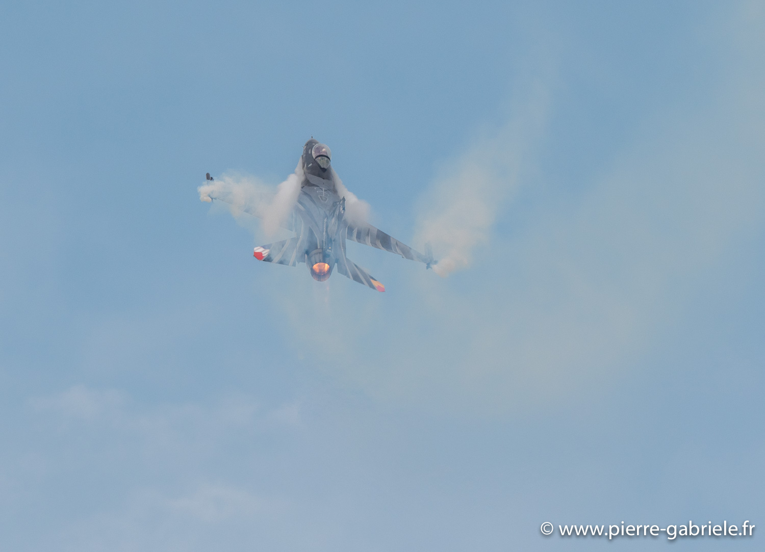 f16-g93_1066.jpg