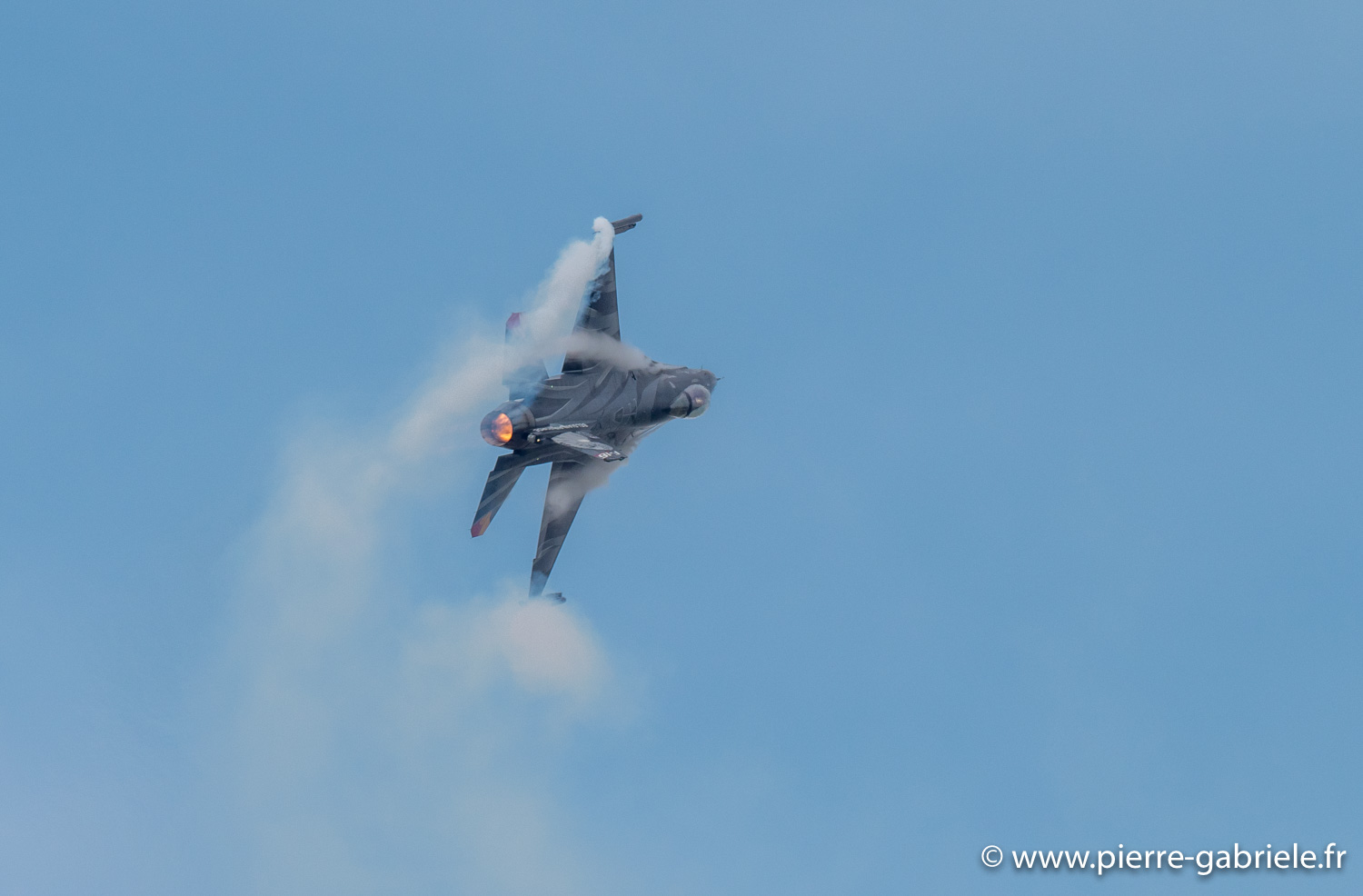 f16-g93_1067.jpg
