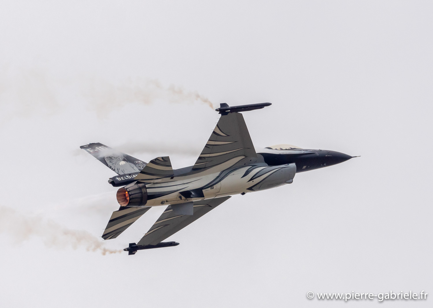 f16-g93_1076.jpg