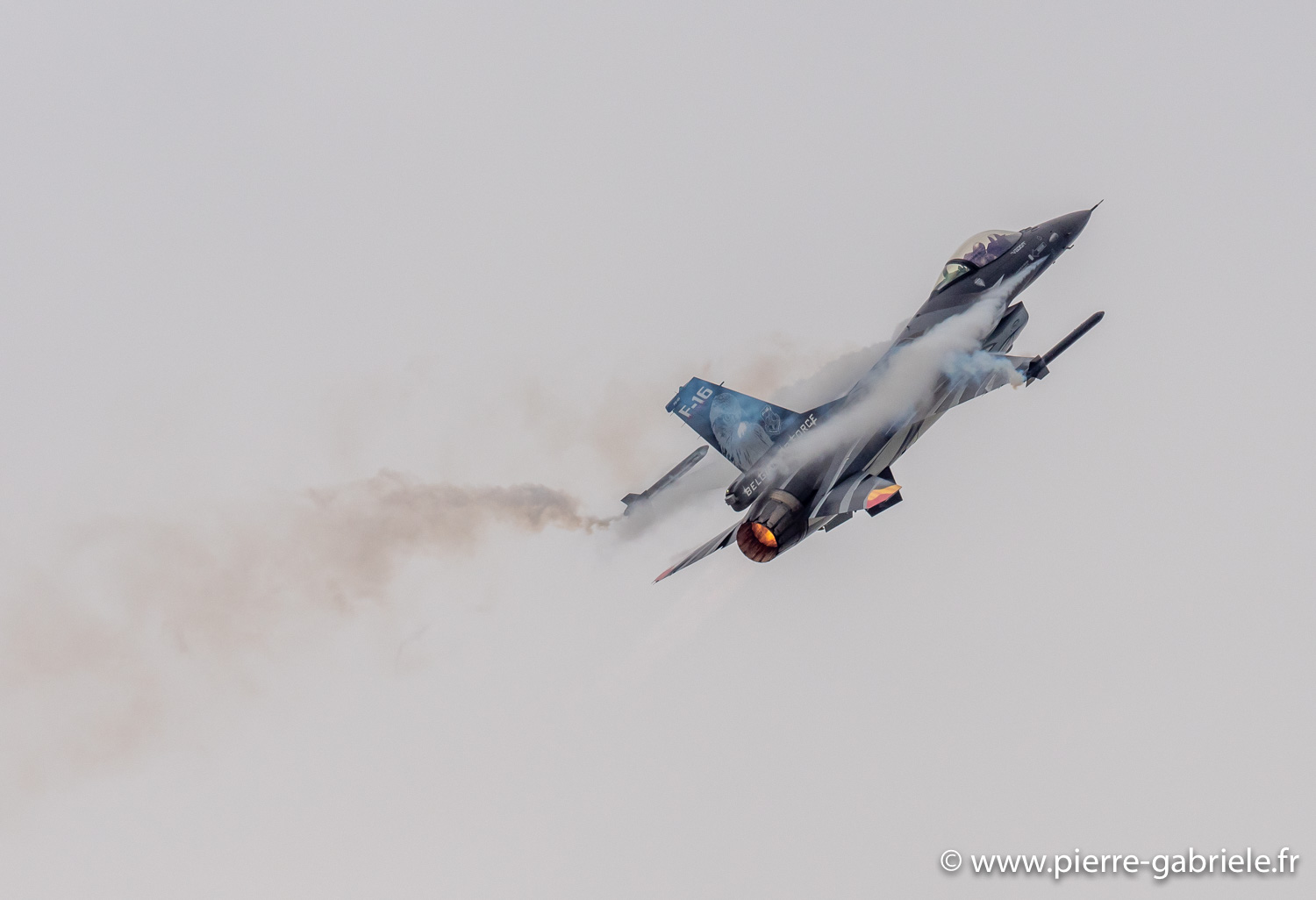 f16-g93_1077.jpg