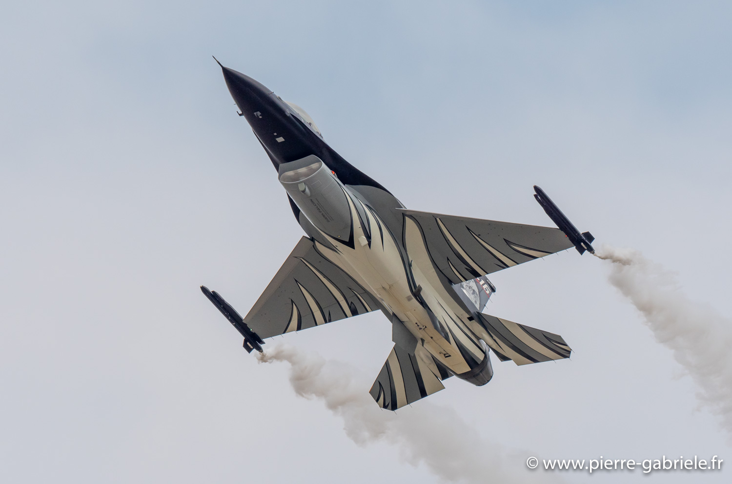 f16-g93_1082.jpg