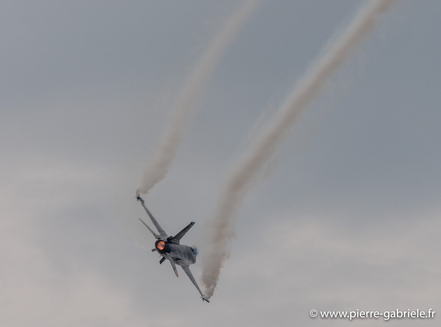f16-g93_1086.jpg