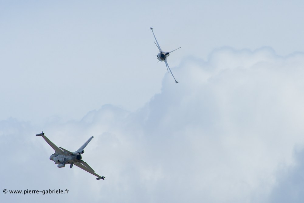 f16_8557.jpg